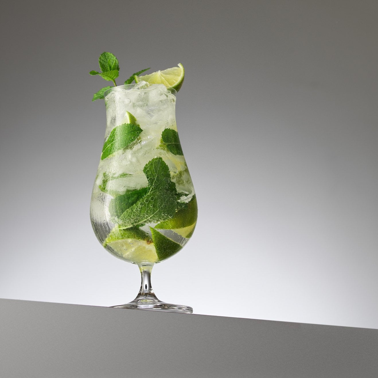 JoyJolt Terran verre cocktail hurricane 62 cl lot de 4 sur pied