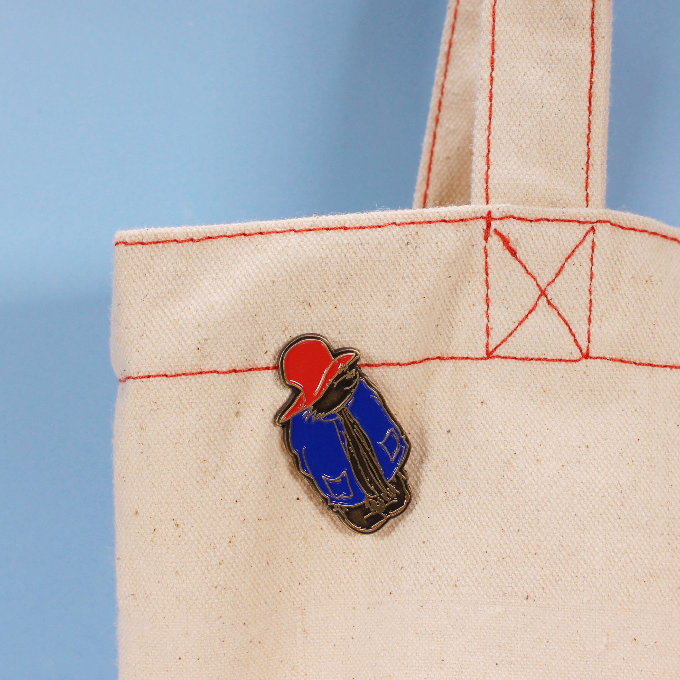 HMB Paddington Bear pin's émail bleu