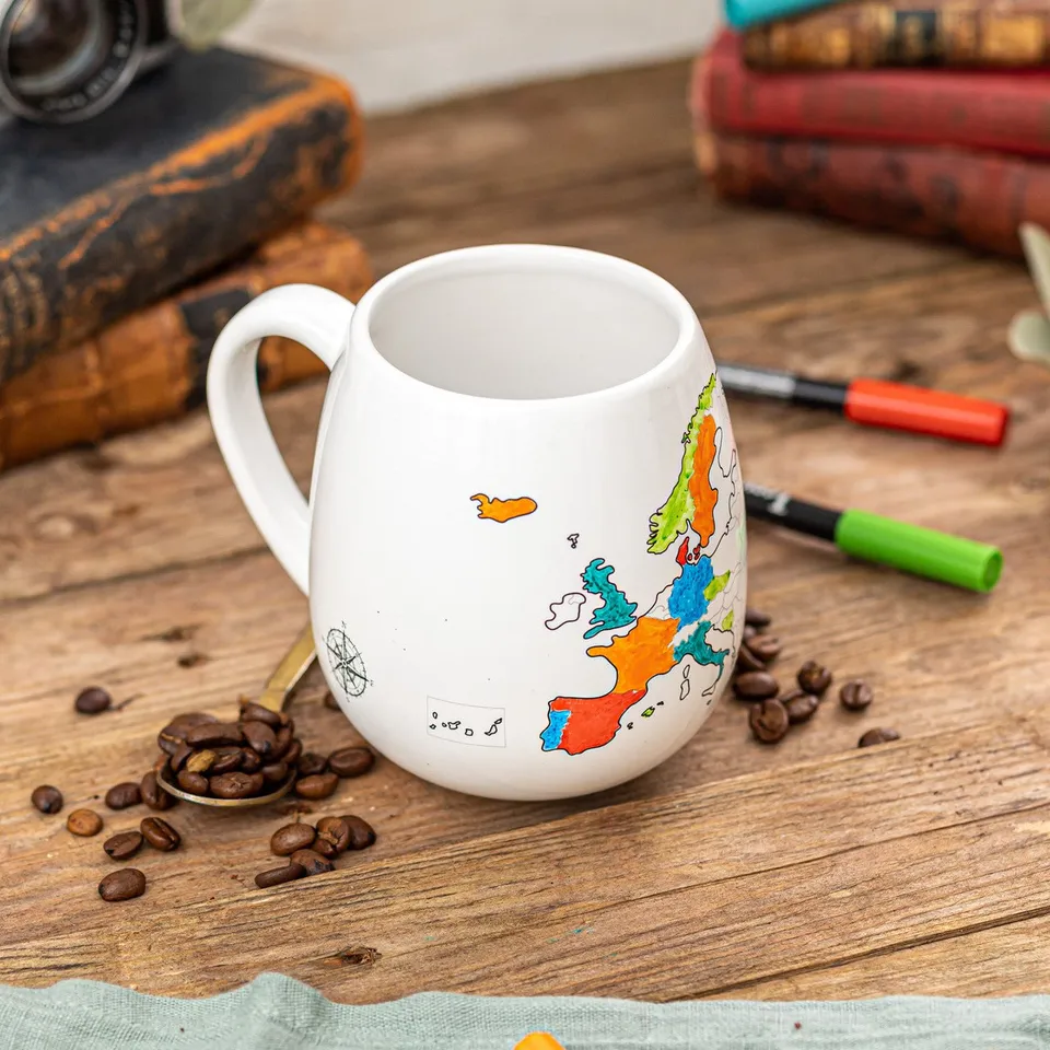 Trouvaille Global mug voyage Europe à colorier