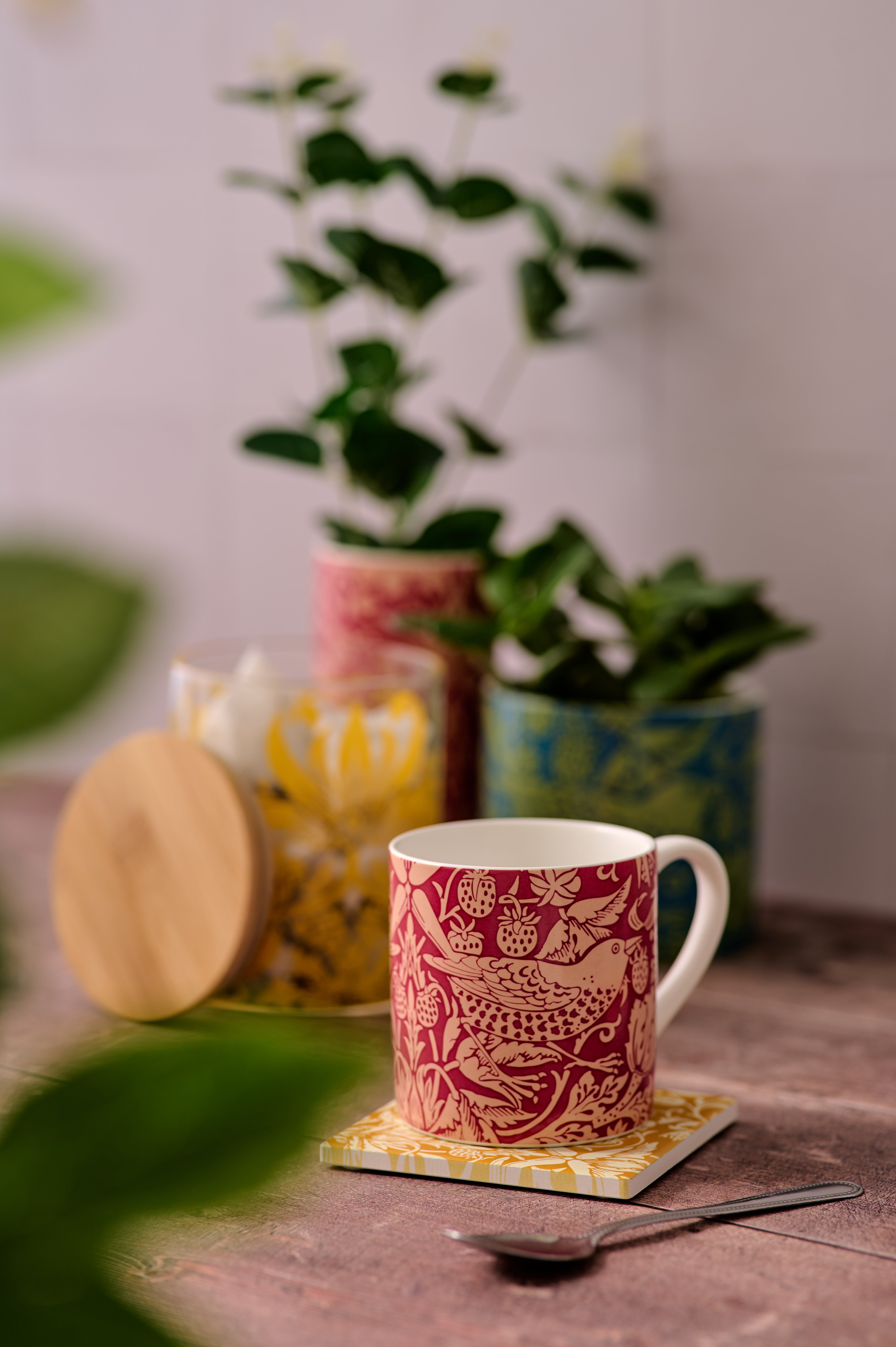 William Morris Strawberry Thief mug 31cl framboise