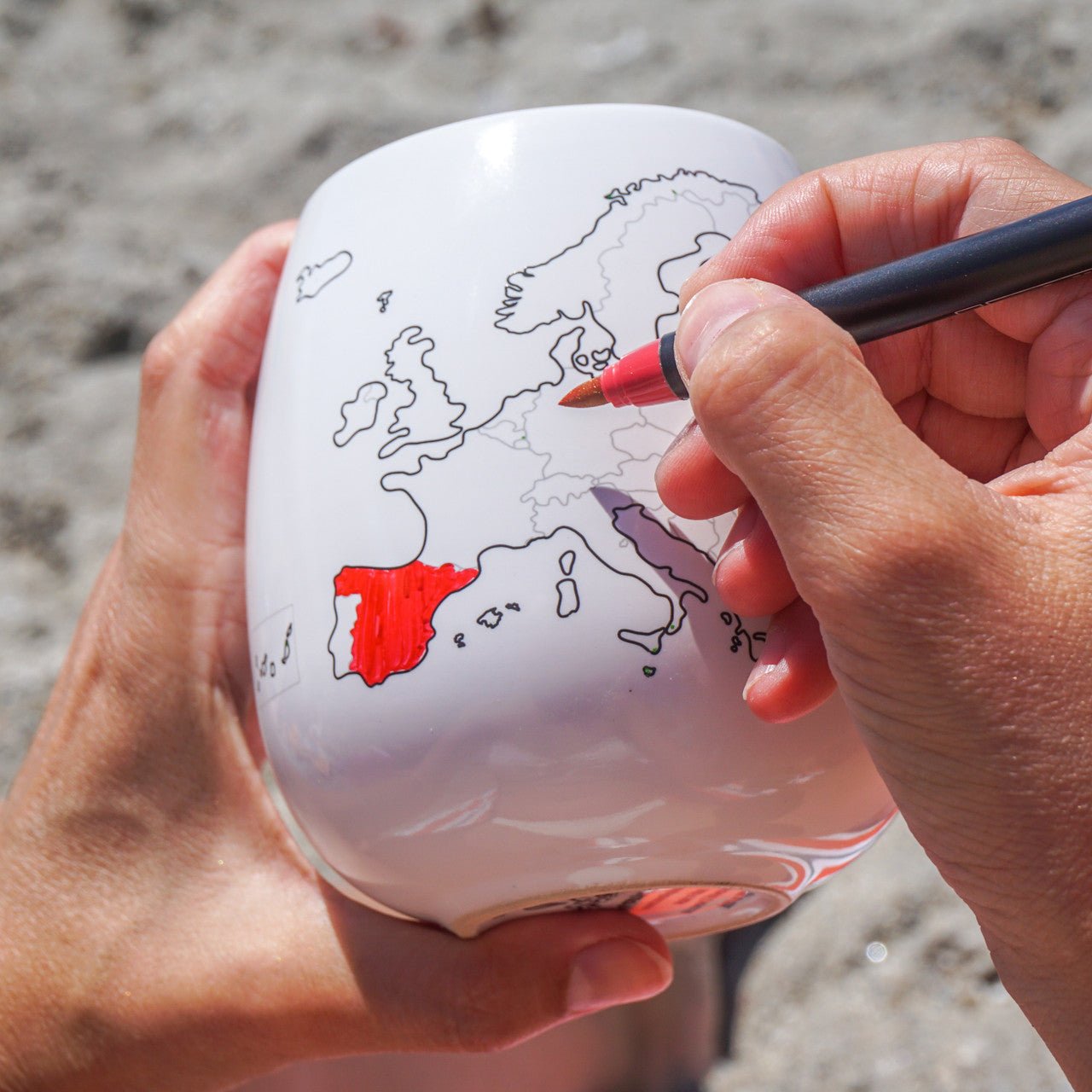 Trouvaille Global mug voyage Europe à colorier