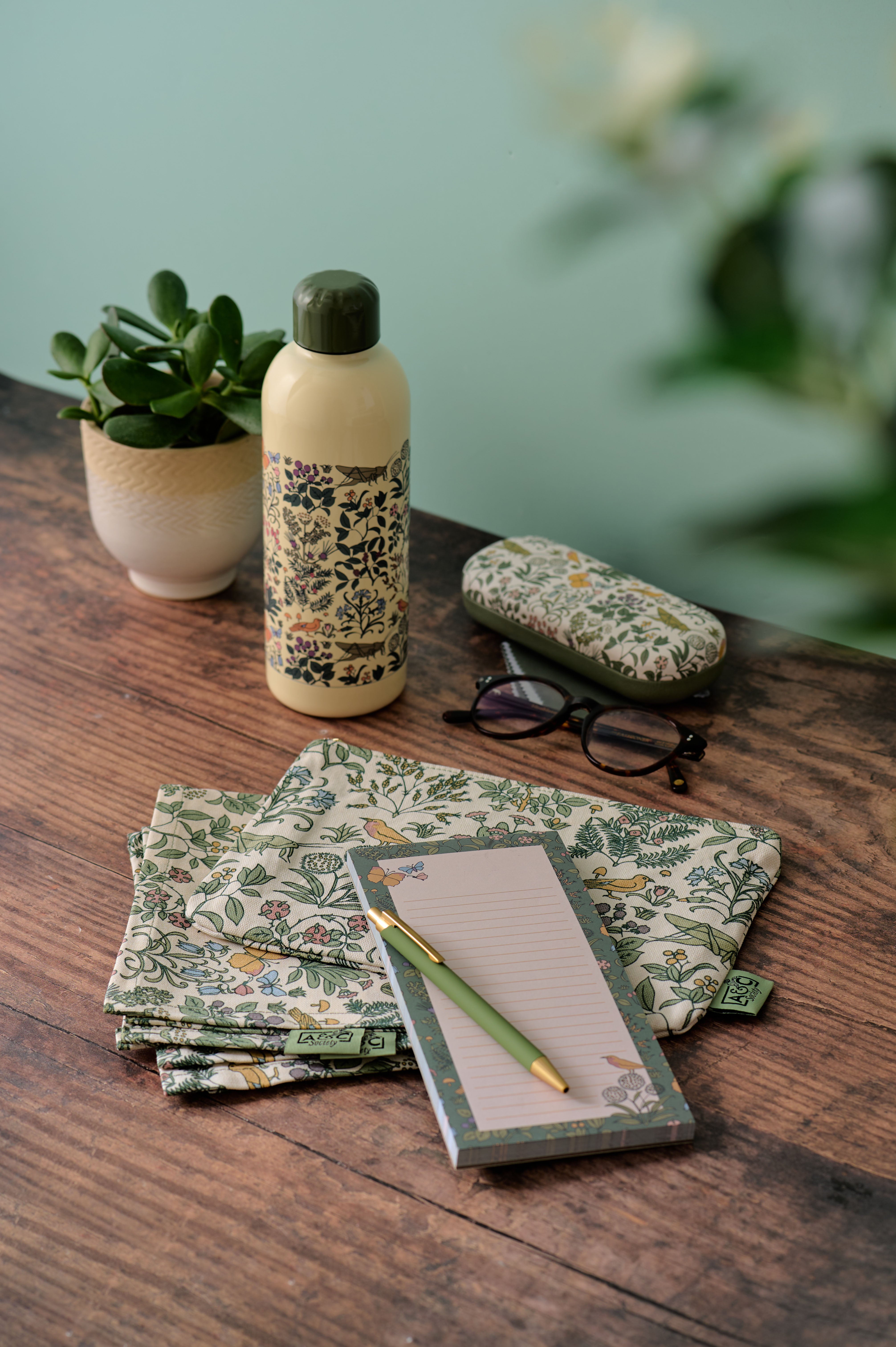 Arts & Crafts Society Apothecary's Garden étui lunettes vert