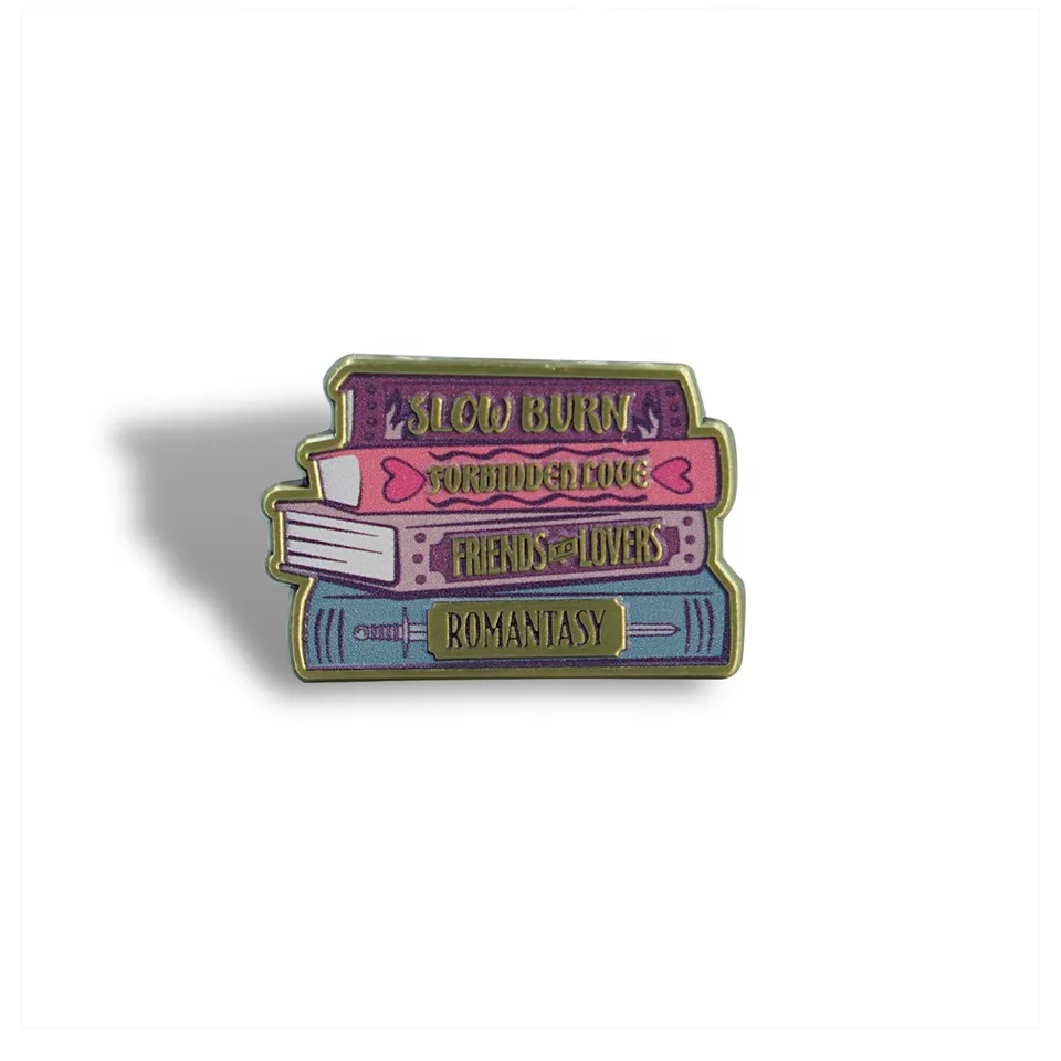 Pulteney Press Romantasy pin's badge émail violet 3 cm